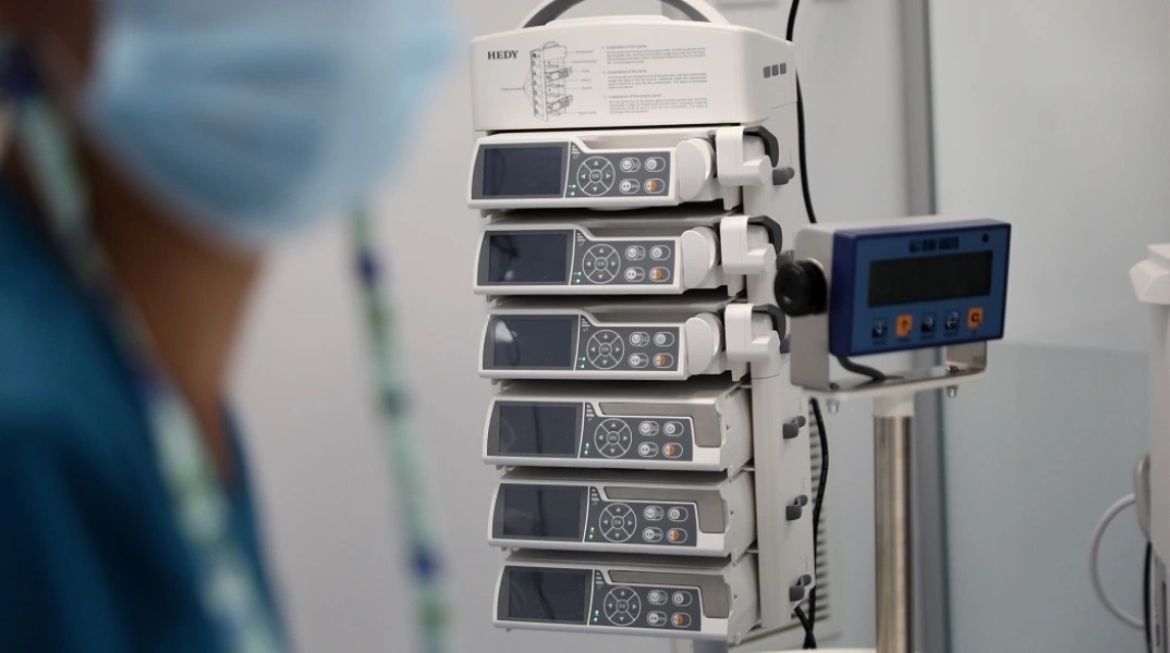 Στην εντατική 23χρονος που έπεσε από ταράτσα ενώ μιλούσε στο κινητό