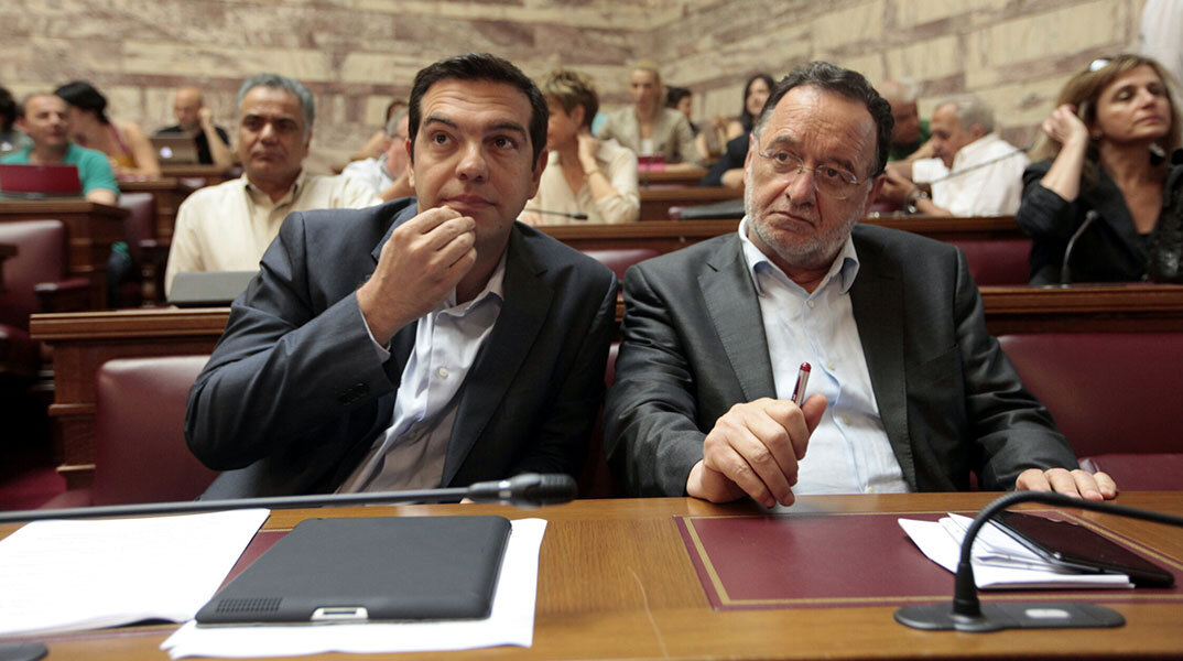 Παναγιώτης Λαφαζάνης και Αλέξης Τσίπρας στη Βουλή