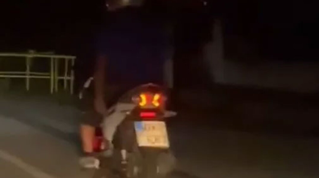 Κακοποίηση ζώων σε Καβάλα και Μέγαρα: Έσερνε ασβό με το μηχανάκι