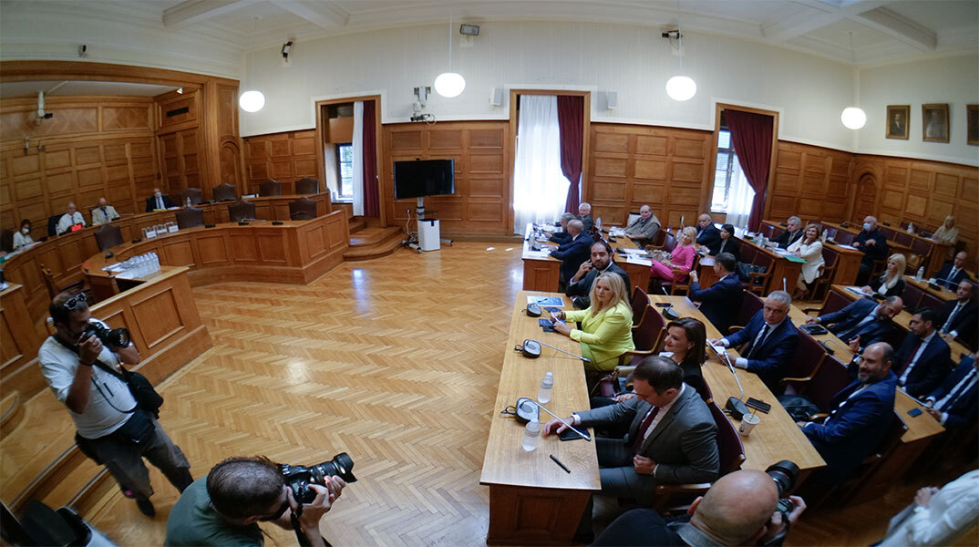 Εξεταστική Επιτροπή για τις τηλεφωνικές παρακολουθήσεις