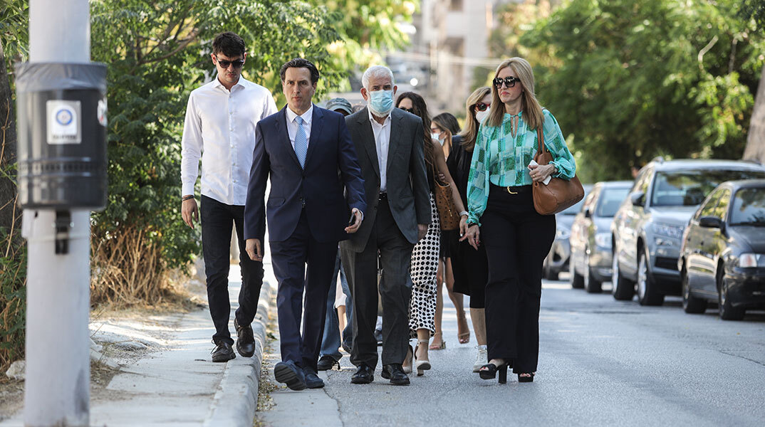 Ο Πέτρος Φιλιππίδης κατευθύνεται στο δικαστήριο για τις υποθέσεις βιασμού που κατηγορείται