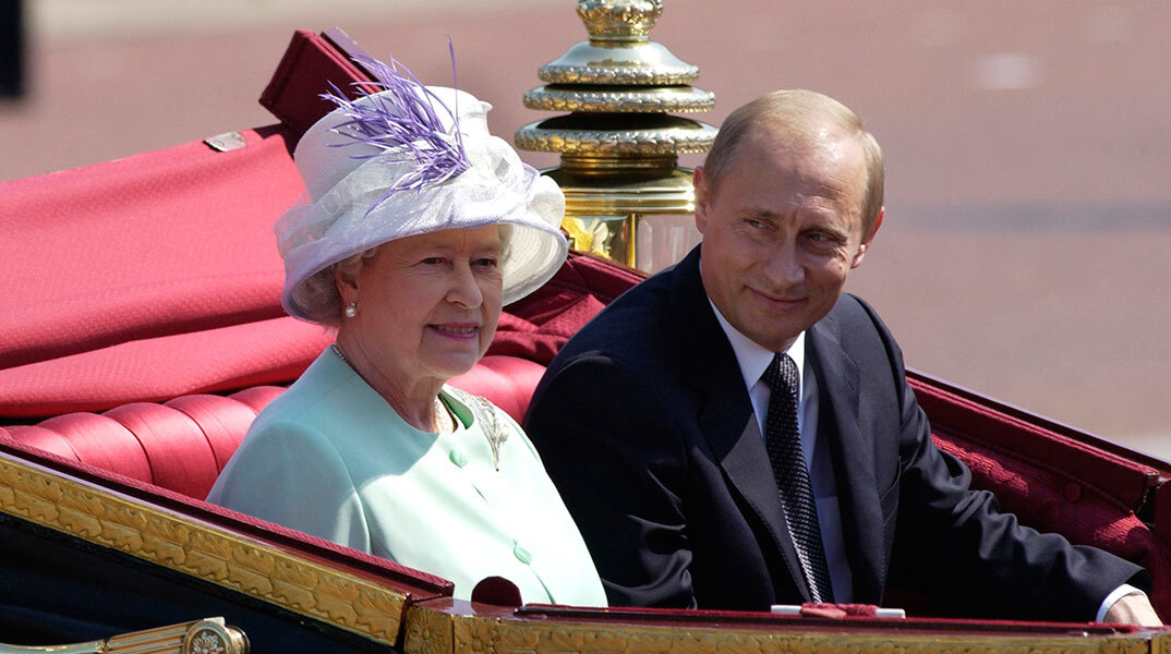 Η βασίλισσα Ελισάβετ με τον Βλαντίμιρ Πούτιν