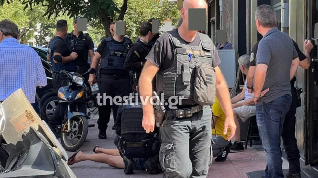 Αστυνομικοί έχουν ακινητοποιήσει τον λογιστή στη Θεσσαλονίκη