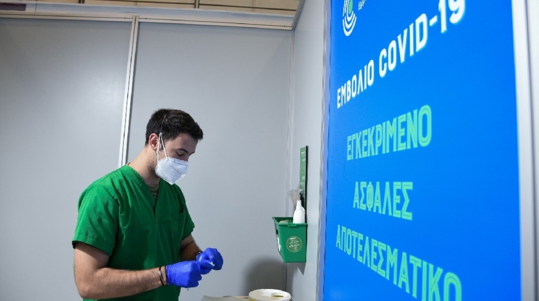 Την Τετάρτη 14 Σεπτεμβρίου οι πρώτοι εμβολιασμοί με τα επικαιροποιημένα εμβόλια για τον κορωνοϊό στην Ελλάδα