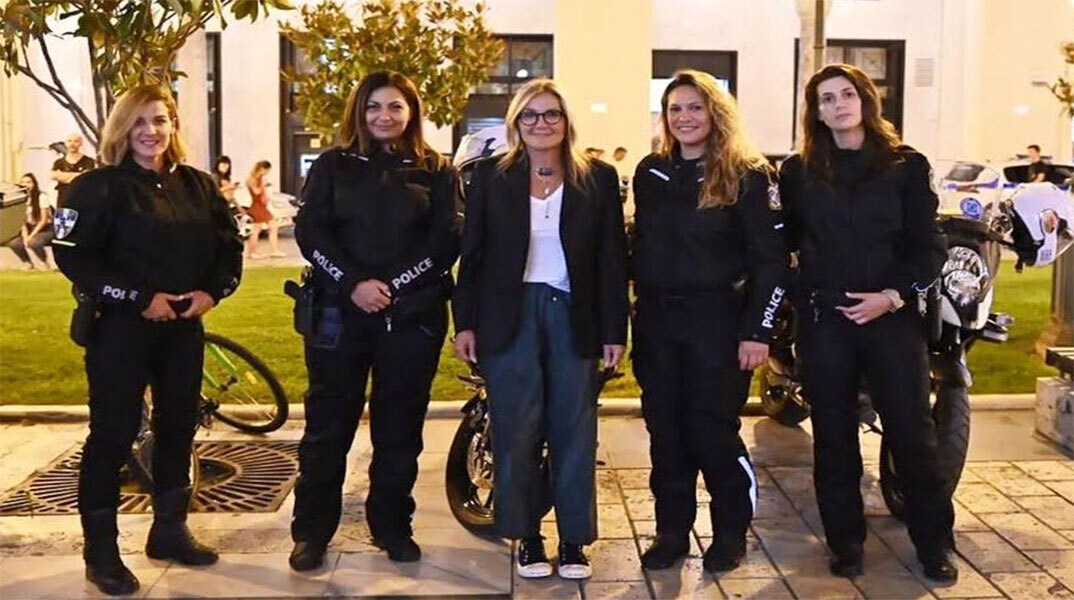 H Mαρέβα Γκραμπόφσκι-Μητσοτάκη με γυναίκες της Ελληνικής Αστυνομίας