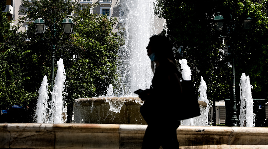 Πολίτης στο κέντρο της Αθήνας
