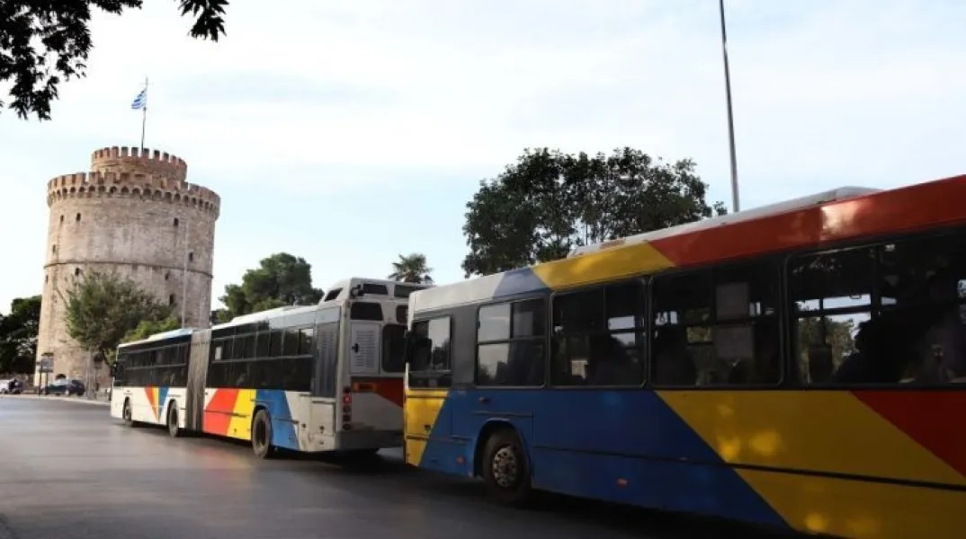 Άγριος τσακωμός ανάμεσα σε επιβάτη και οδηγό λεωφορείου για τη μάσκα