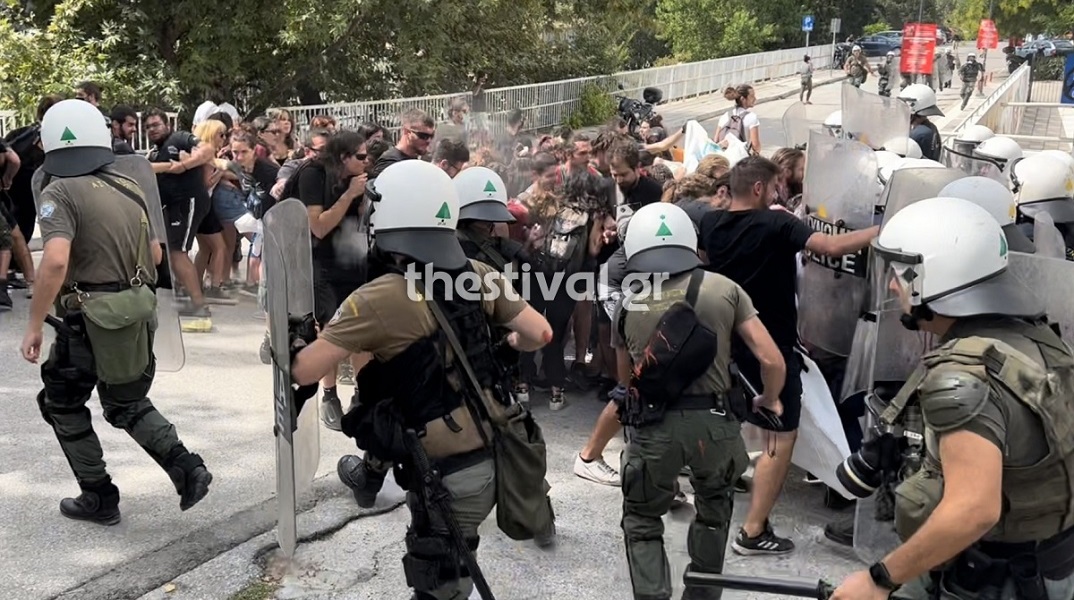 Επεισόδια στο ΑΠΘ μεταξύ φοιτητών και αστυνομίας (video)