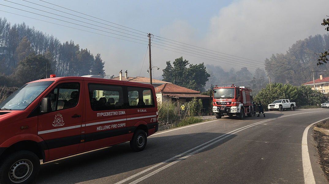 Φωτιά στην Ηλεία κοντά σε σπίτια