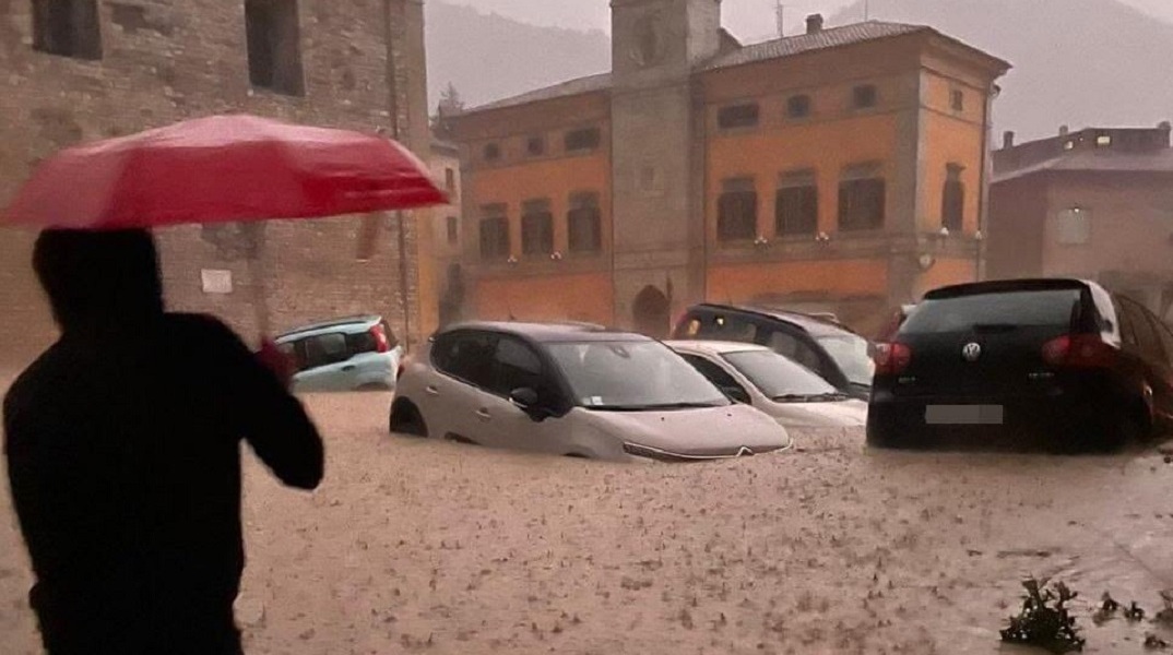 Επτά νεκροί και τρεις αγνοούμενοι από τις πλημμύρες στην Ιταλία