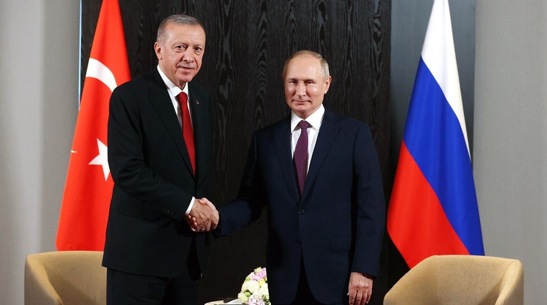 Πούτιν και Ερντογάν αγκαζέ στο Ουζμπεκιστάν (video)