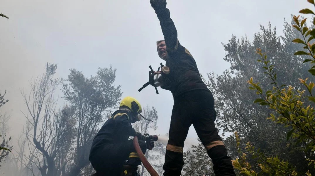 Πυρκαγιά στη Χαλκίδα κοντά σε σχολείο