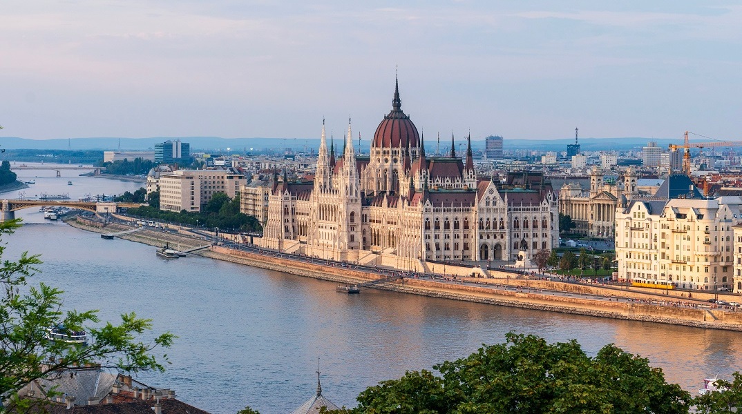 Η ΕΕ παγώνει χρηματοδότηση 7,5 δισ. στην Ουγγαρία λόγω διαφθοράς