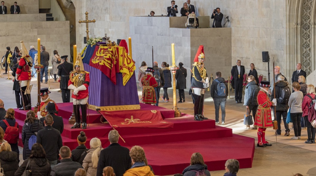 Βασίλισσα Ελισάβετ: Το παρασκήνιο με τις προσκλήσεις στην κηδεία - Ποιοι δεν καλέστηκαν