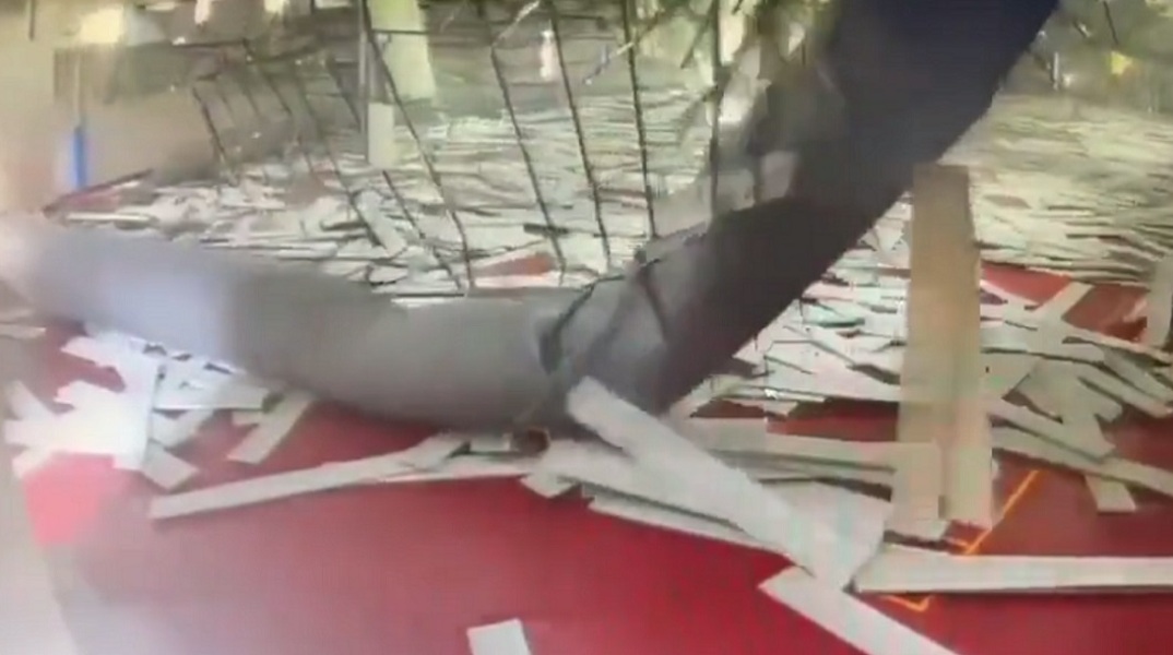 Σεισμός στην Ταϊβάν: Η στιγμή που καταρρέει οροφή σε γήπεδο