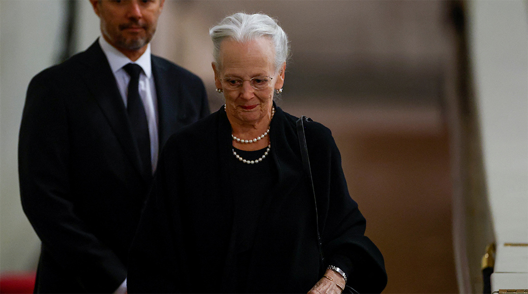 Η βασίλισσα της Δανίας στην κηδεία της Ελισάβετ