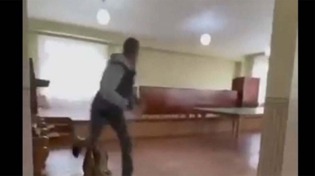 Ένοπλος άνοιξε πυρ σε στρατολογικό κέντρο στο Ιρκούτσκ της Ρωσίας