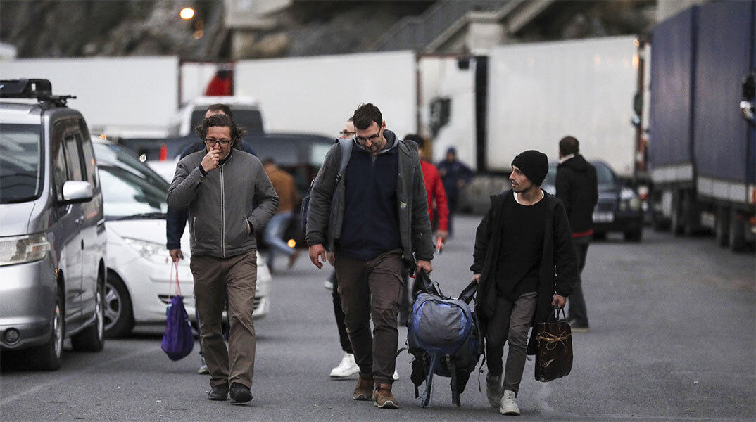 Συνεχίζεται το μαζικό κύμα φυγής Ρώσων
