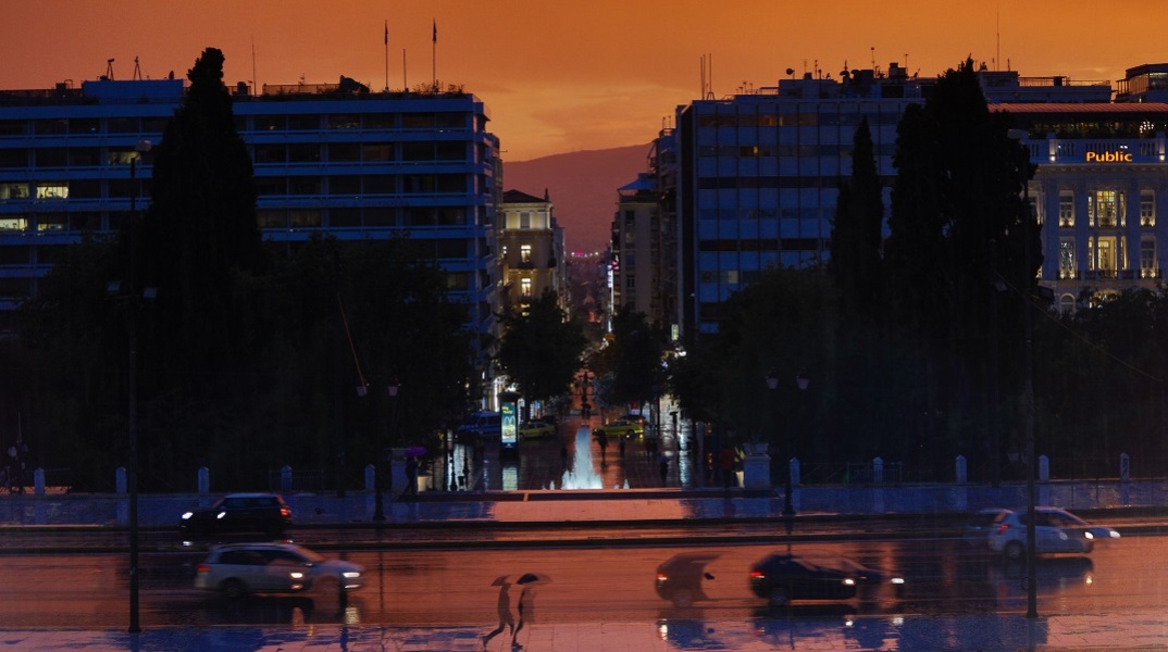 Επικίνδυνα καιρικά σκαμπανεβάσματα τον Οκτώβρη - Από ζέστη σε καταιγίδες