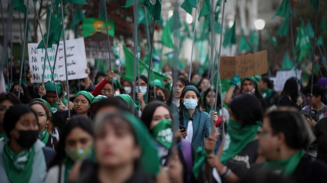 Διαδηλώσεις στη Λατινική Αμερική για το δικαίωμα στις «ασφαλείς αμβλώσεις»