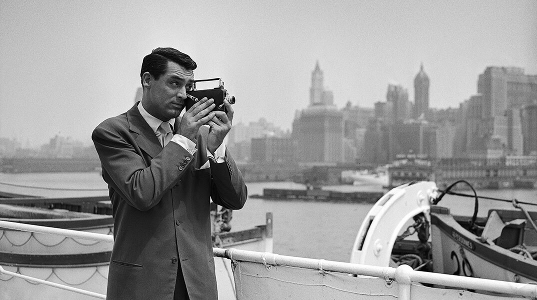 Ο Κάρι Γκραντ με φόντο τη Νέα Υόρκη το 1938