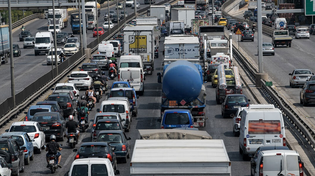 Δεν κινείται τίποτα στον Κηφισό, καθώς το μποτιλιάρισμα είναι μεγάλο για ένα ακόμη 24ωρο