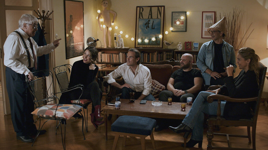 Σκηνή από τη σειρά «Αόρατοι» της Cosmote TV