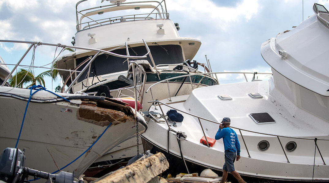 Ο κυκλώνας Ίαν στη Φλόριντα έβγαλε στη στεριά βάρκες και σκάφη