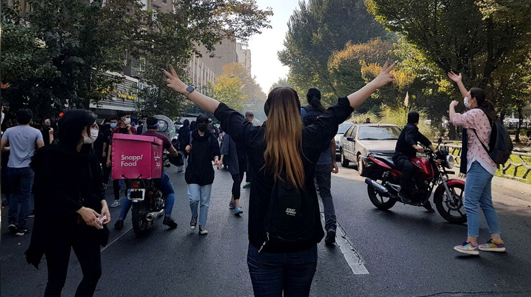 Γυναίκες διαδηλώνουν στο Ιράν για τα δικαιώματά τους