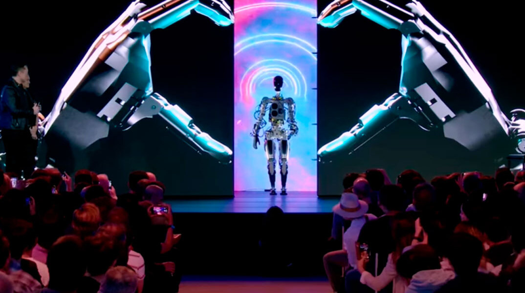 Το ρομπότ Optimus σε εκδήλωση της Tesla