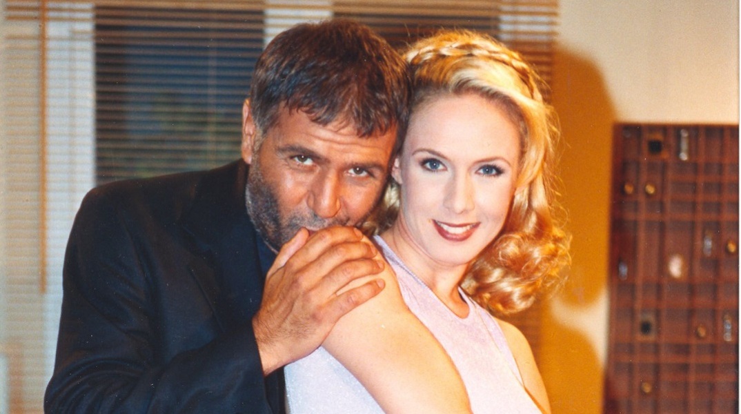 Ποιος μεγάλος ηθοποιός θα έπαιζε στην τρίτη σεζόν της σειράς «Δύο Ξένοι»; Η αποκάλυψη της Τιτίκας Στασινοπούλου