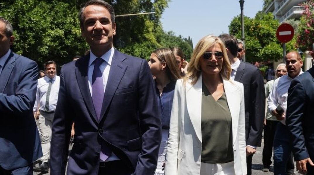 Εκτάκτως στο Λονδίνο ο Κυρ. Μητσοτάκης – Επιδεινώθηκε η υγεία του πατέρα της συζύγου του