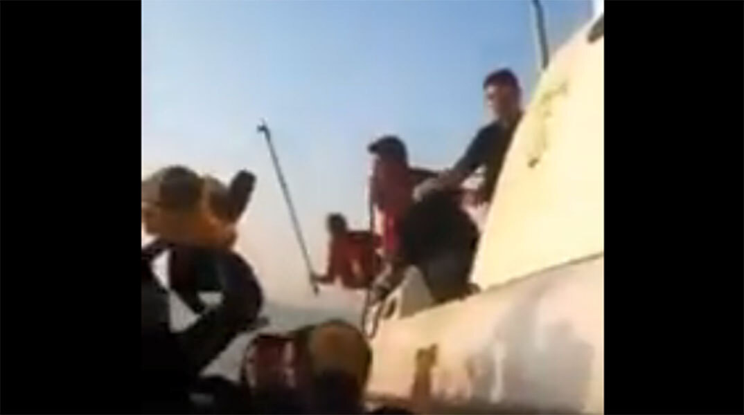 Μετανάστες σε λέμβο