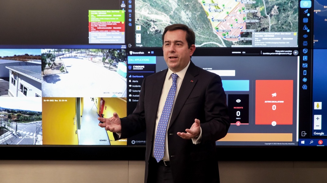 Ο δημοσιογράφος Νίκος Χατζηνικολάου και ο Νίκος Σβέρκος της «Αυγής» είχαν έντονη διαφωνία στο Twitter με αφορμή ντοκουμέντο του Νότη Μηταράκη από το Αιγαίο.