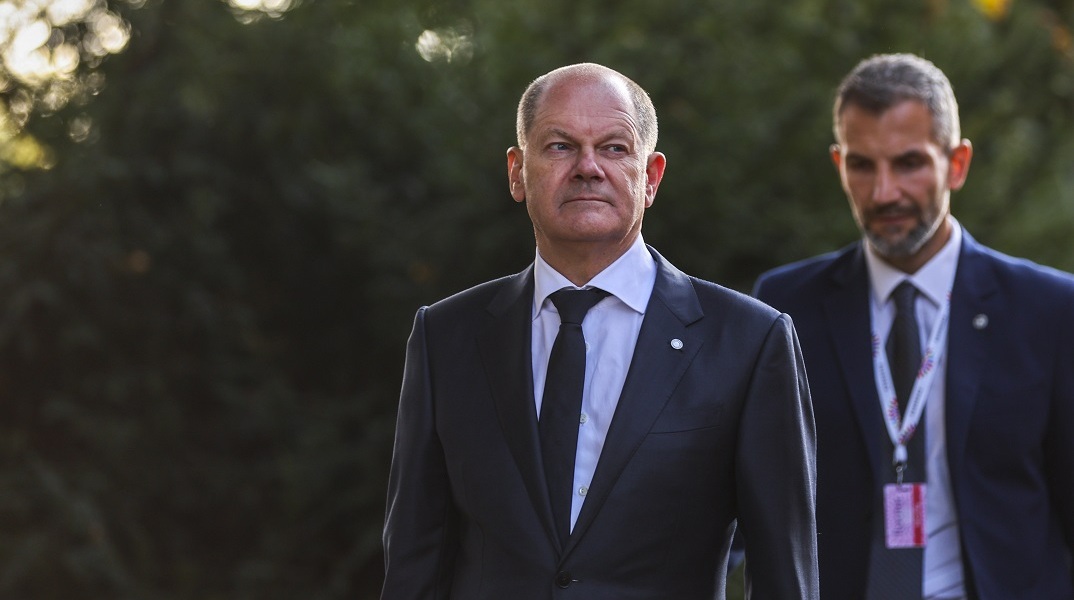 Σολτς για τα 200 δισ. στη γερμανική οικονομία: «Ξεκαθαρίστηκαν οι παρεξηγήσεις»