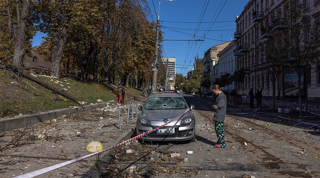 Νεκροί και τραυματίες από τις ρωσικές επιθέσεις σε ουκρανικές πόλεις