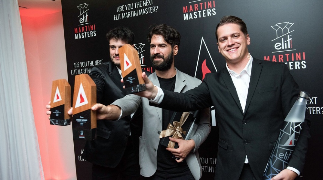O Κώστας Ματιάτος, ο Έλληνας νικητής του elit Martini Masters με τους δύο finalist, Αλέξανδρο Φίνο & Αντώνη Τσακνάκη 
