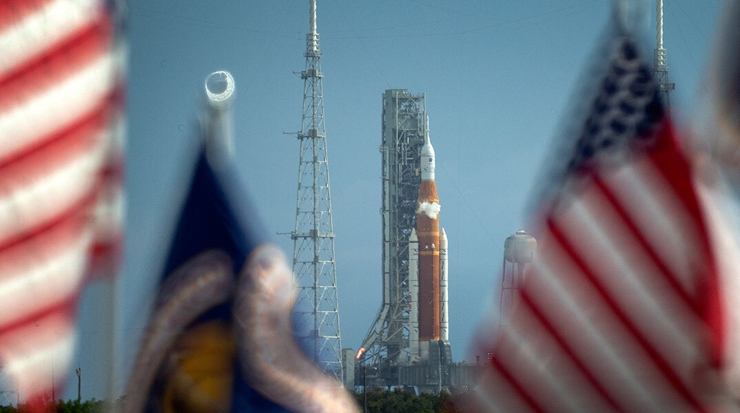 Αποστολή Artemis 1: Ο πύραυλος SLS με την κάψουλα Orion στο Διαστημικό Κέντρο Κένεντι