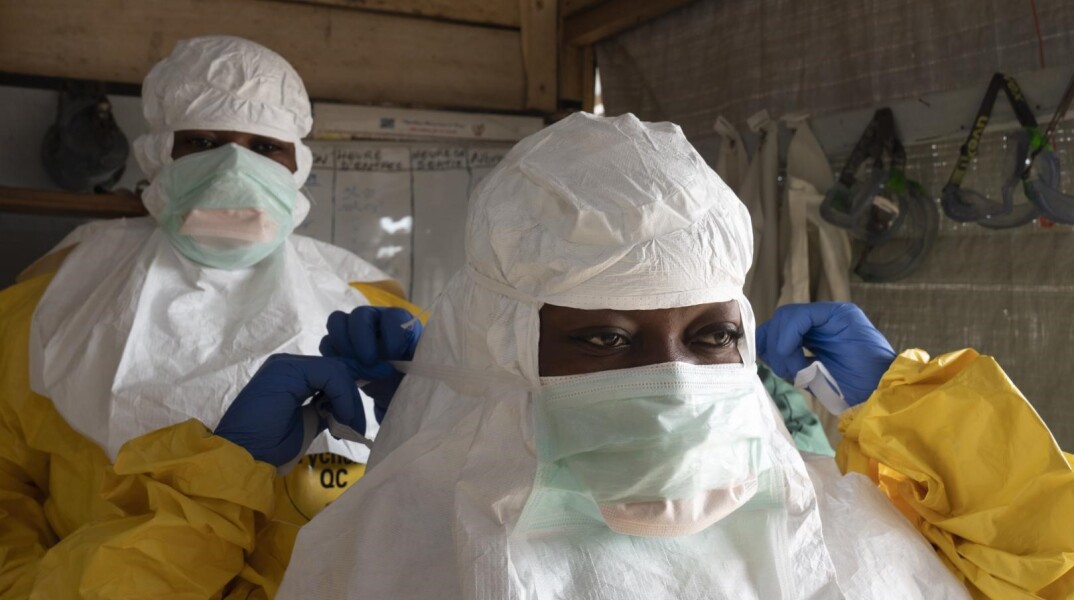 Επιδημία του Έμπολα στην Ουγκάντα: Ο πρόεδρος Γιοουέρι Μουσέβενι διατάσσει οι παραδοσιακοί μάγοι-γιατροί να σταματήσουν τη δραστηριότητά τους	