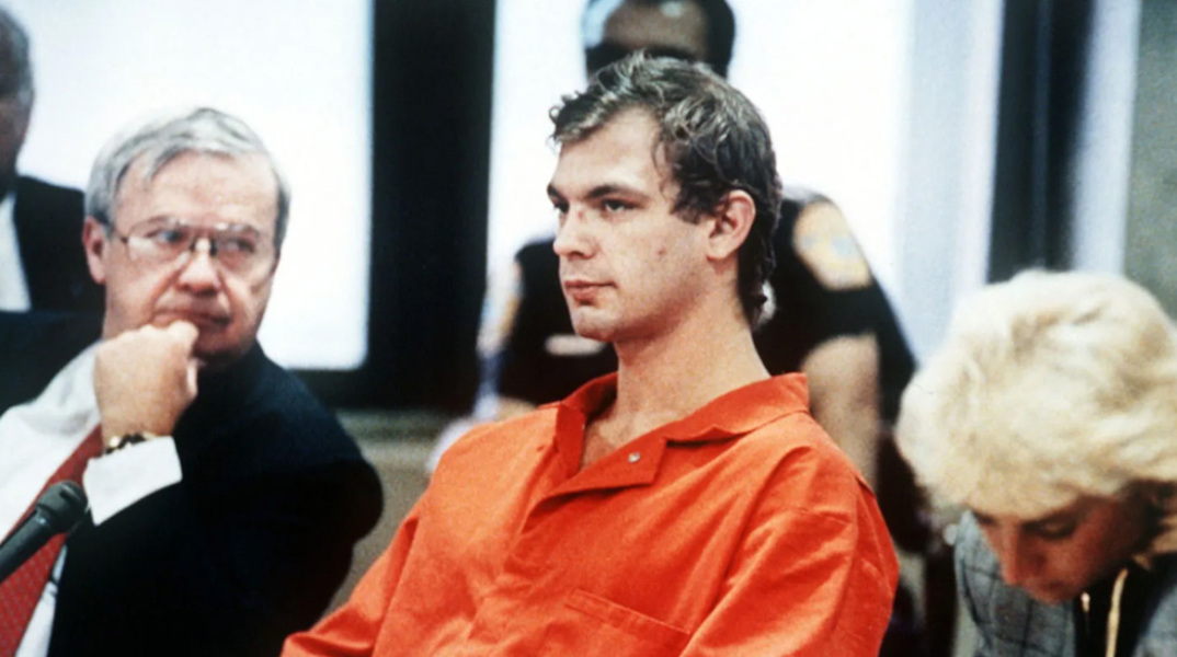 Τζέφρι Ντάμερ: Η ιστορία ενός αμετανόητου κανίβαλου serial killer έγινε σειρά στο Netflix
