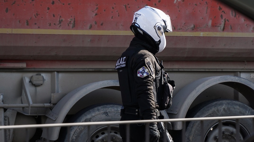 Ελεύθεροι υπό όρους οι οι αστυνομικοί που κατηγορούνται για ομαδικό βιασμό