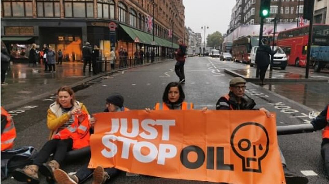 Λονδίνο: Οικολόγοι ακτιβιστές ψέκασαν με πορτοκαλί χρώμα το Harrods - Δείτε video