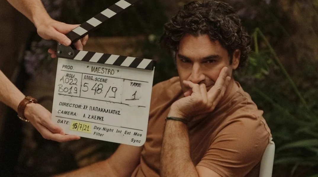 O Χριστόφορος Παπακαλιάτης στα γυρίσματα της σειράς Maestro 