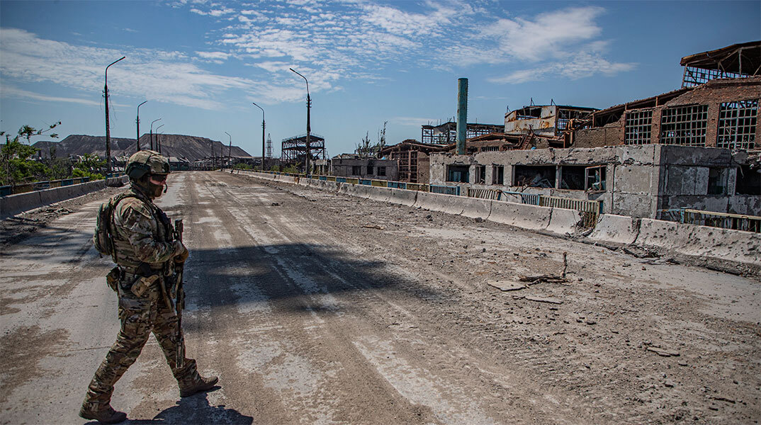 Ρώσος στρατιώτης περιπολεί
