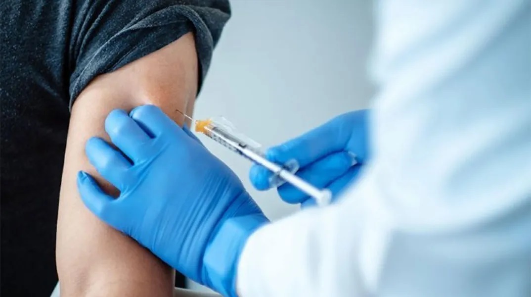 Αντιγριπικός εμβολιασμός: Ποιες είναι οι 10 ομάδες αυξημένου κινδύνου που πρέπει να κάνουν
