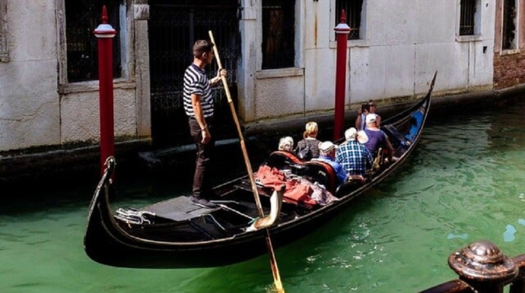 Βενετία: Γάλλοι τουρίστες έκλεψαν γόνδολα για να κάνουν βόλτα