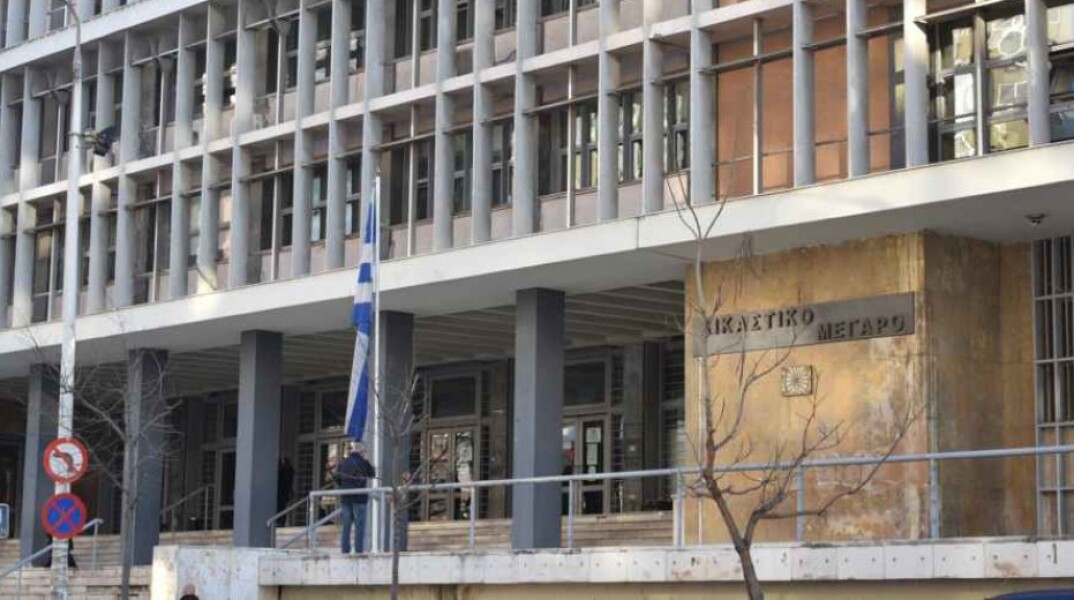 Θεσσαλονίκη: Δικαστήριο αποφυλάκισε νεαρό κρατούμενο υπό τον όρο να πάει σχολείο	