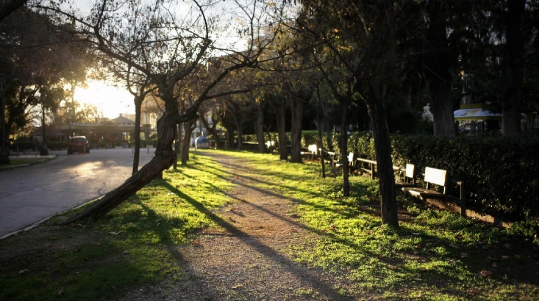  Παραμένει καλός ο καιρός - Πώς θα ταξιδέψουν οι εκδρομείς του τριημέρου