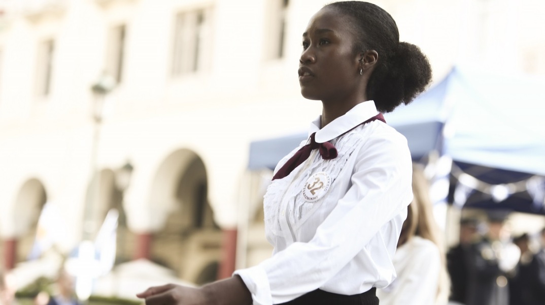 Μαθήτρια με καταγωγή από την Κένυα παρήλασε στη Θεσσαλονίκη 