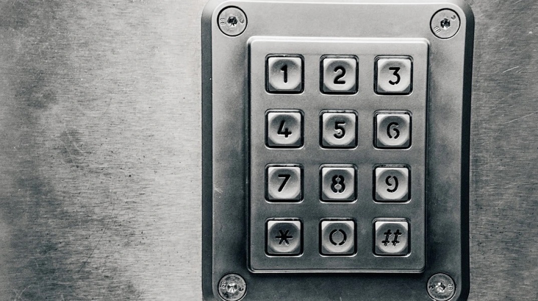 Άρπαξαν χρηματοκιβώτιο με κοσμήματα αξίας 150.000 ευρώ από ζευγάρι ηλικιωμένων